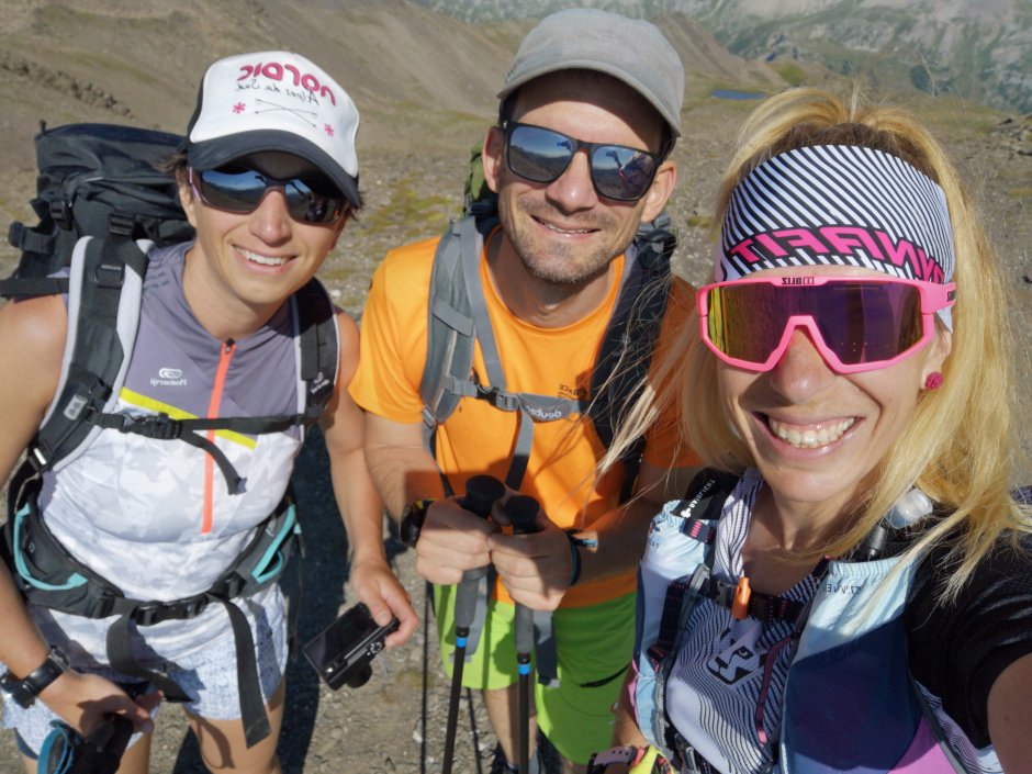 Trois traileurs avec un grand sourire