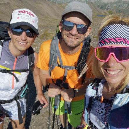 Trois traileurs avec un grand sourire