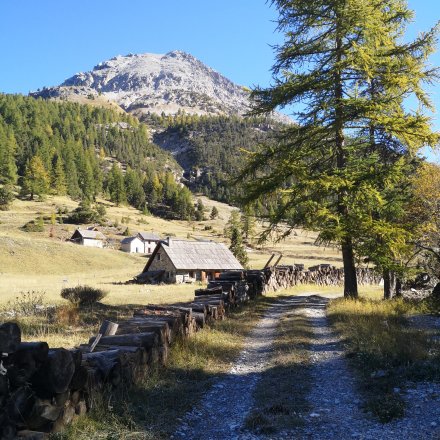 Hameau de trail mignon