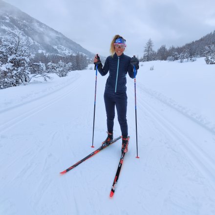 Traileuse qui fait la pause en ski de fond