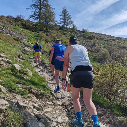 Traileurs qui grimpent sévère trail Briançon