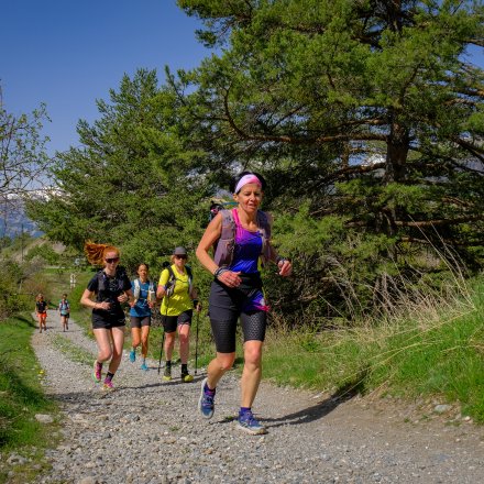 Filles qui courent et trailent